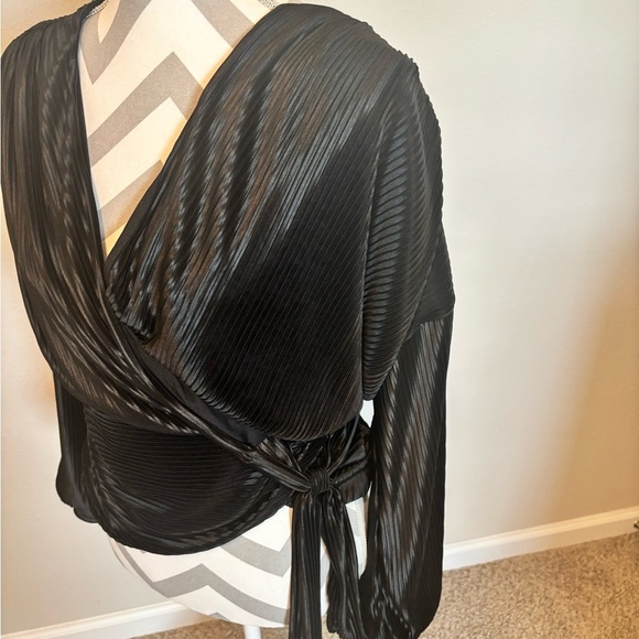 Womens 1 Express Black Pleated Surplice Wrap Blouse Size Medium - Picture 3 of 5
